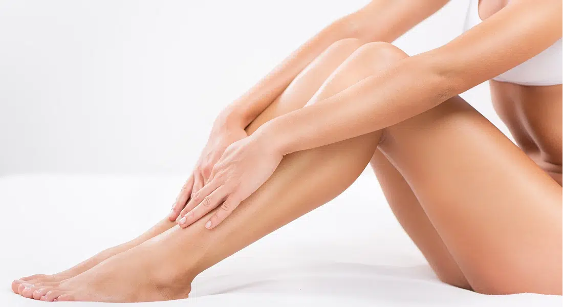 Jambes lisses et soignées